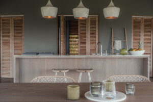 a-modular-structure-that-allows-a-roof-to-flow-like-the-landscape