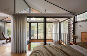 living-on-the-edge-of-a-park-changed-how-this-home-was-designed