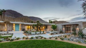 inside-a-mid-century-makeover-perched-above-california’s-coachella-valley