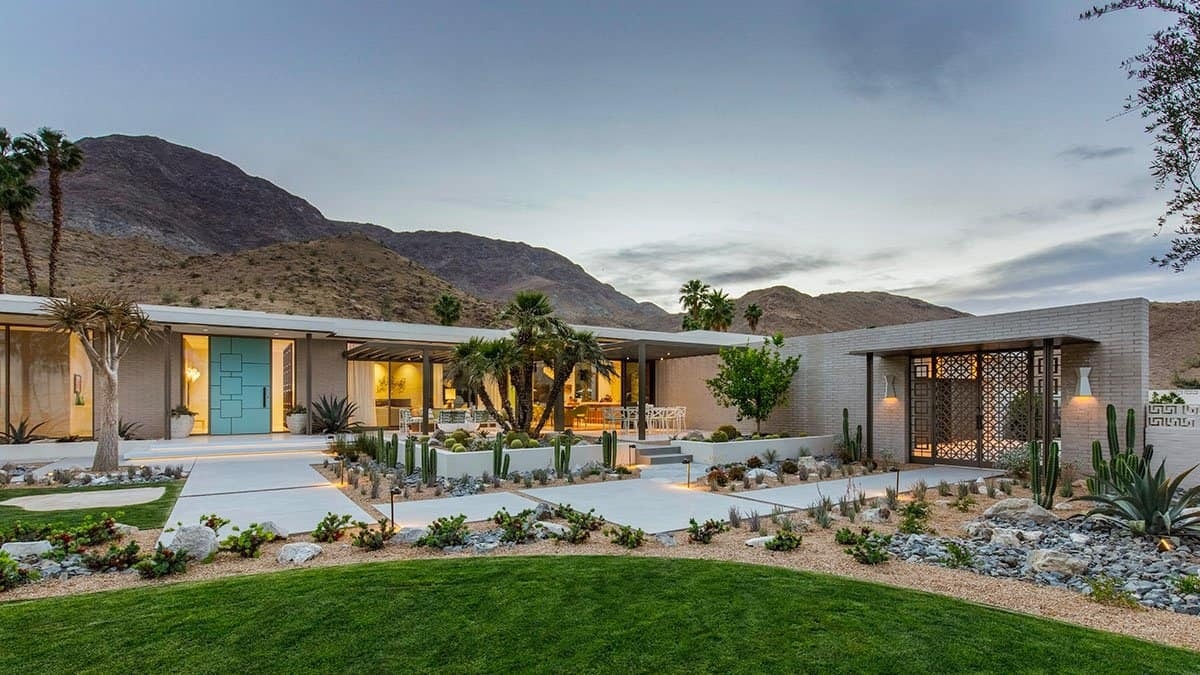 inside-a-mid-century-makeover-perched-above-california’s-coachella-valley