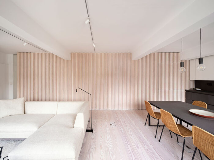 the-wood-slat-wall-that-changed-everything-inside-this-london-apartment